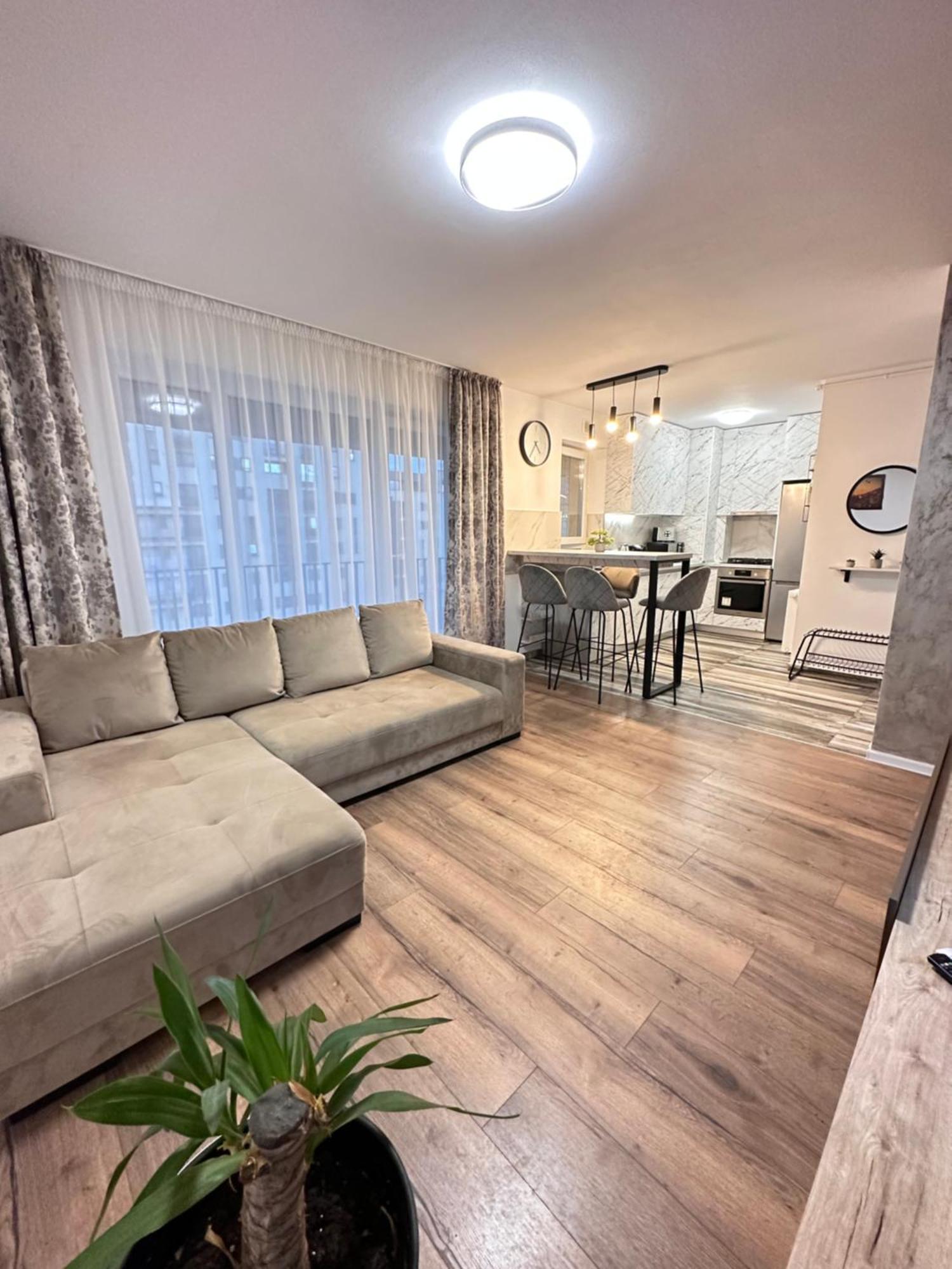 Coresi Mall Exclusive #collection & Apartment *